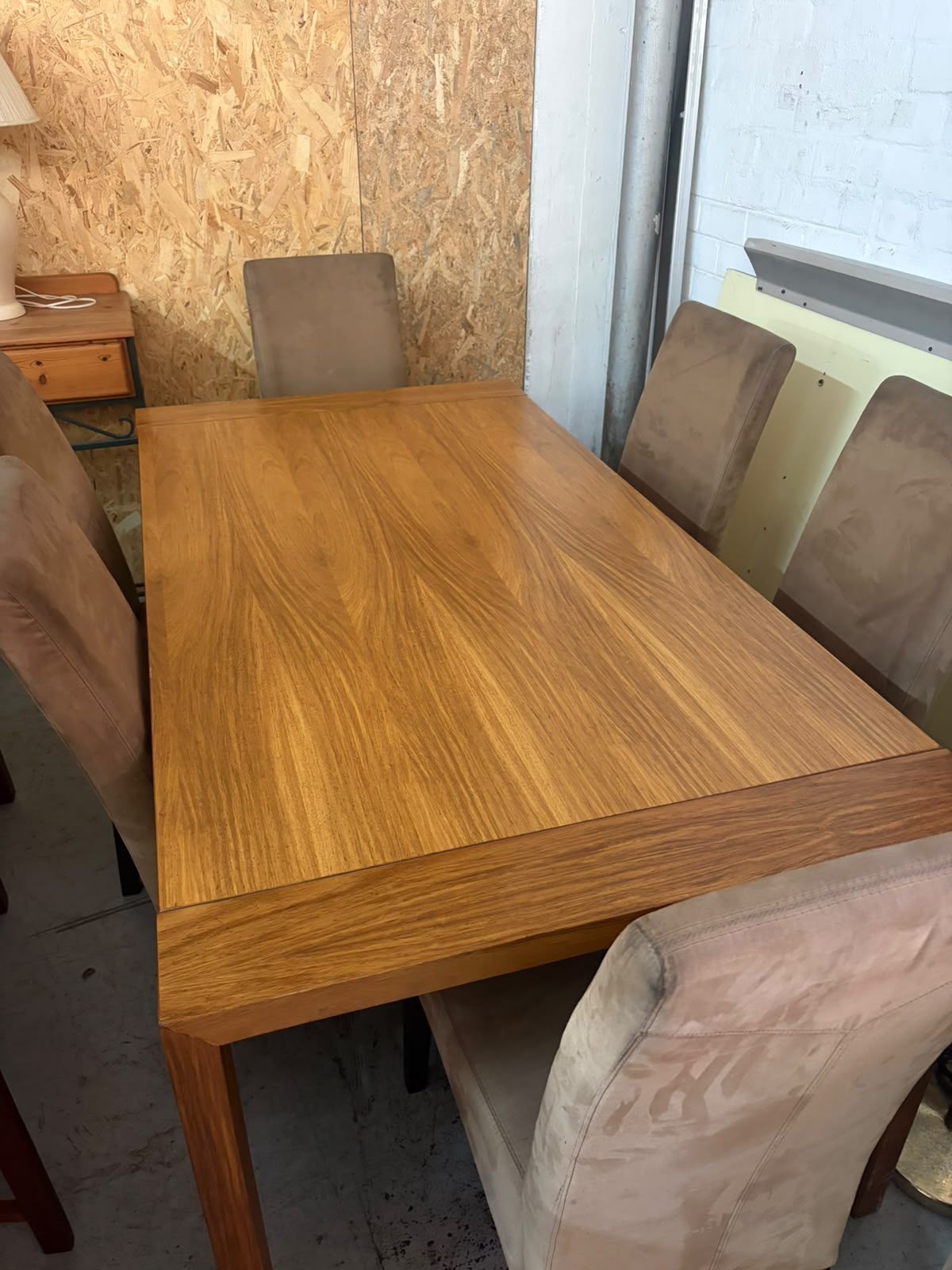 Weylandts Table and 6 Chairs