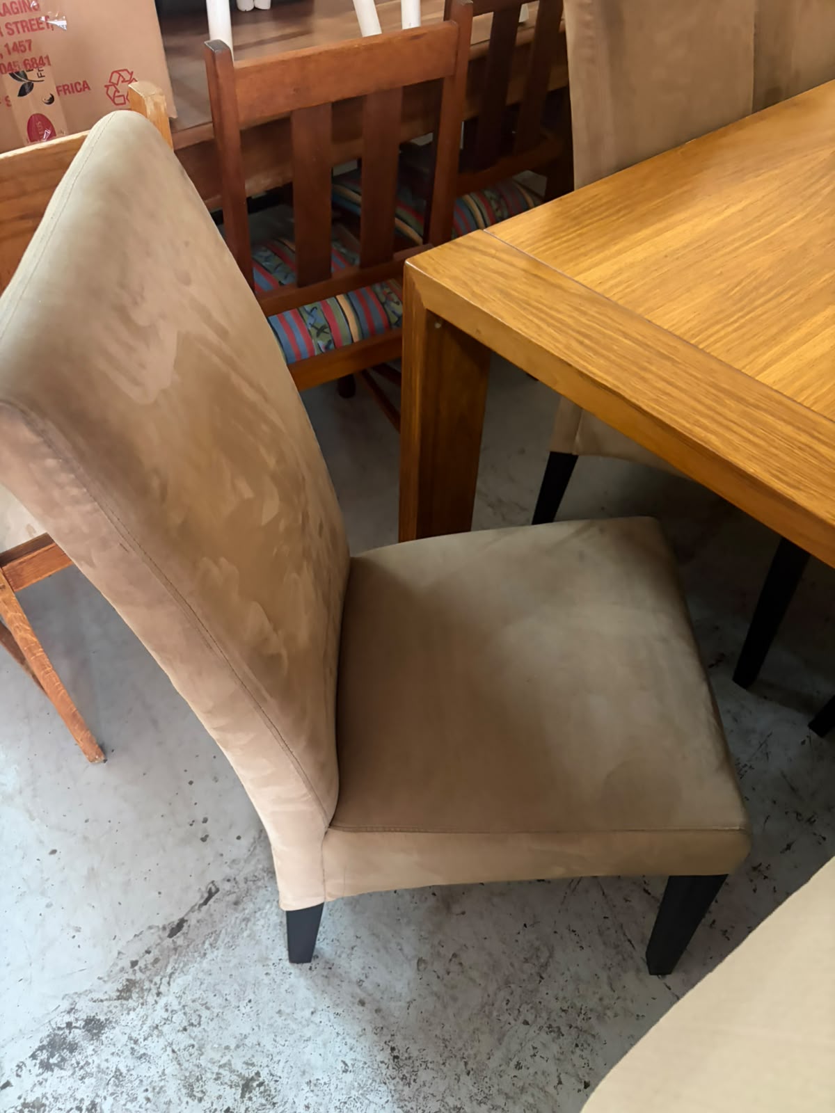 Weylandts Table and 6 Chairs