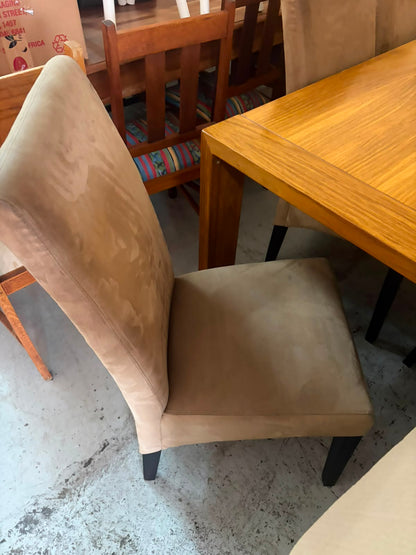 Weylandts Table and 6 Chairs