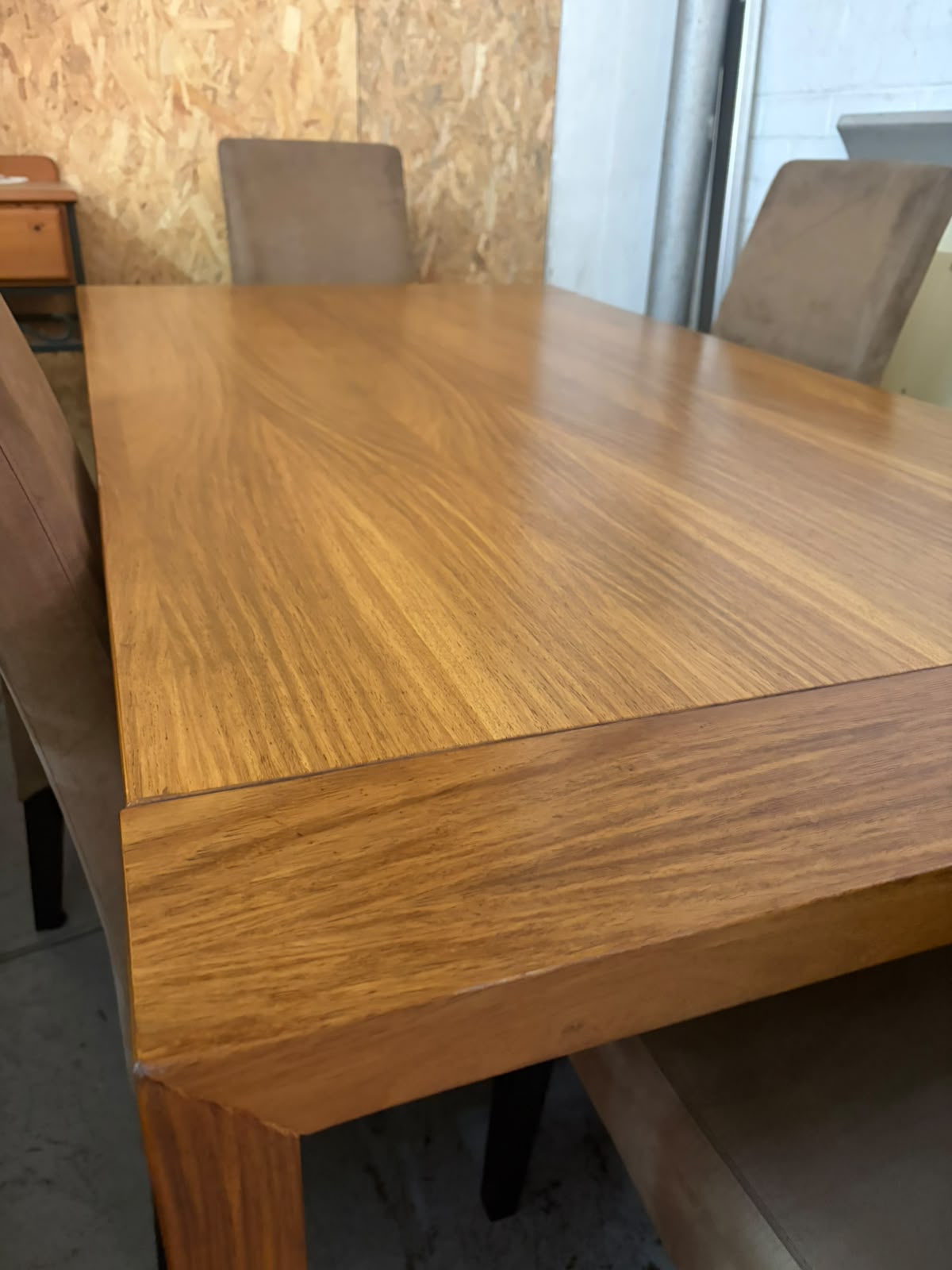 Weylandts Table and 6 Chairs