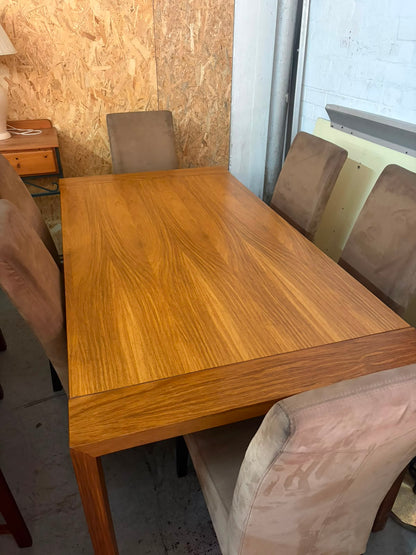 Weylandts Table and 6 Chairs
