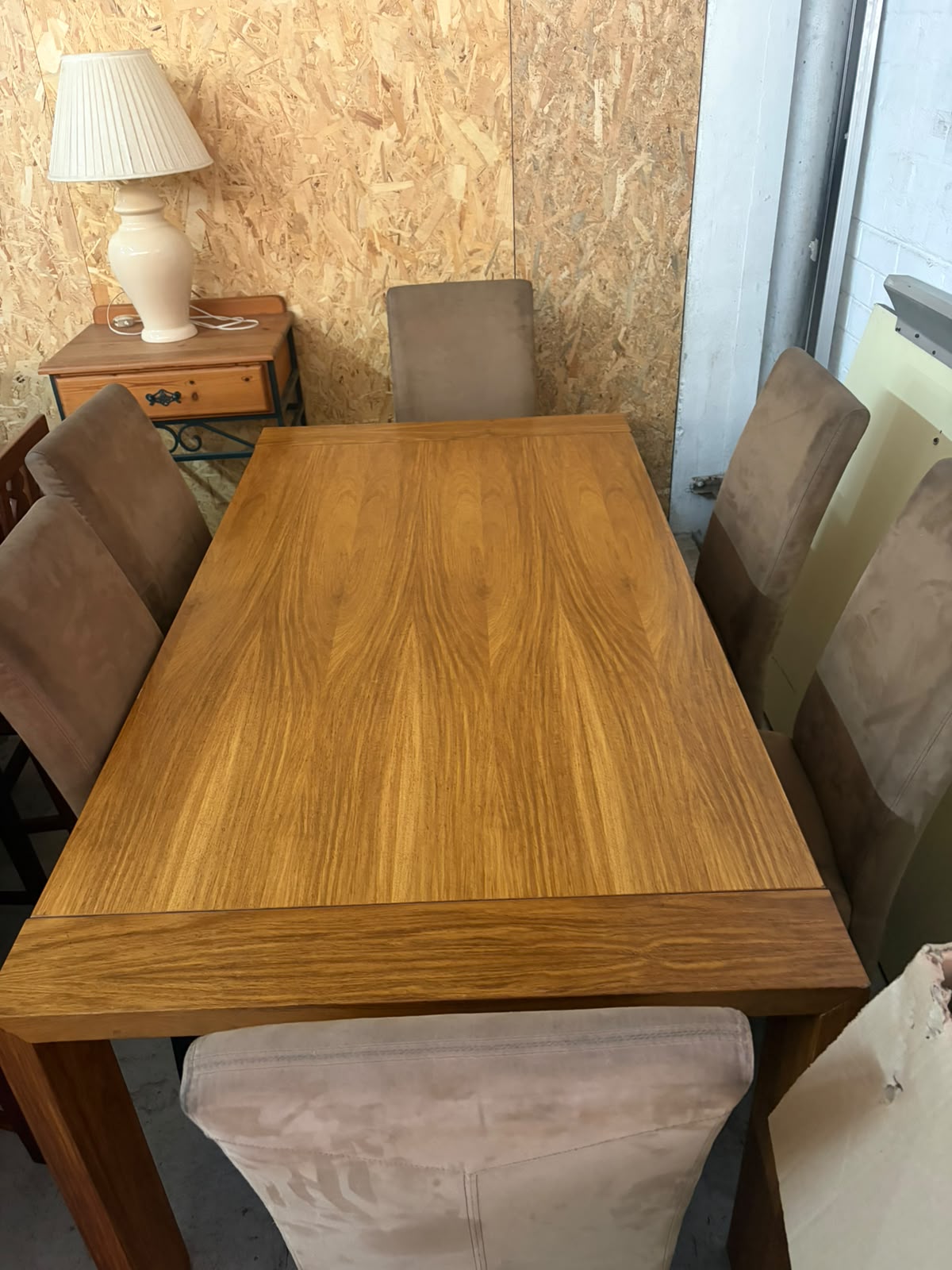 Weylandts Table and 6 Chairs